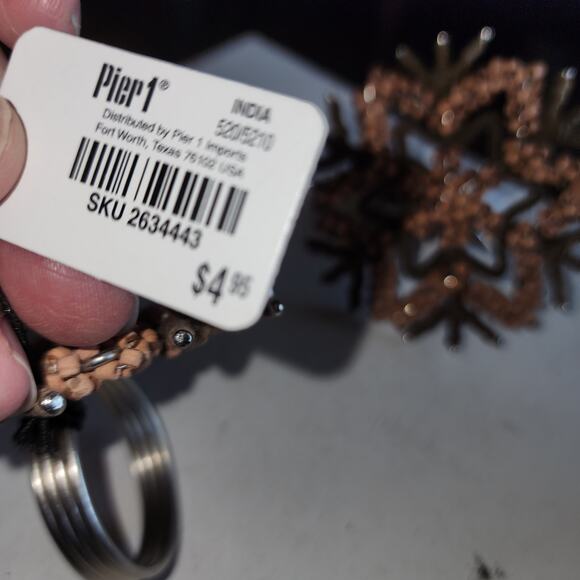 PIER 1 IMPORTS NWT SET OF 4 SNOWFLAKE WOOD BEAD NAPKIN RINGS - Picture 3 of 5